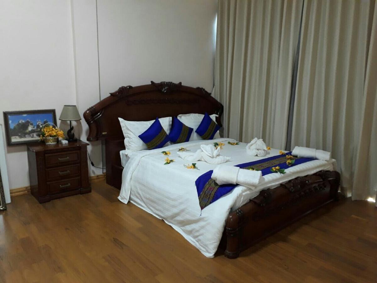 Famous Hotel Loikaw Bagian luar foto