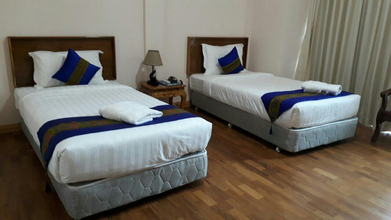 Famous Hotel Loikaw Bagian luar foto