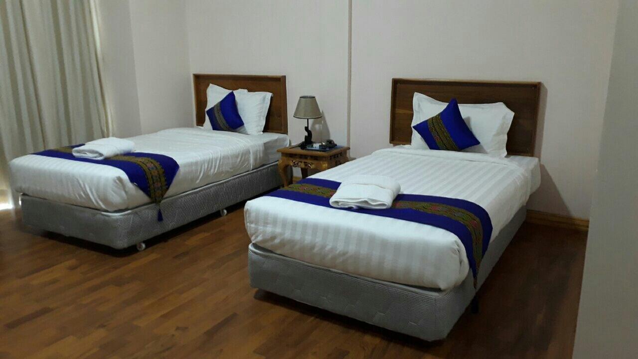 Famous Hotel Loikaw Bagian luar foto