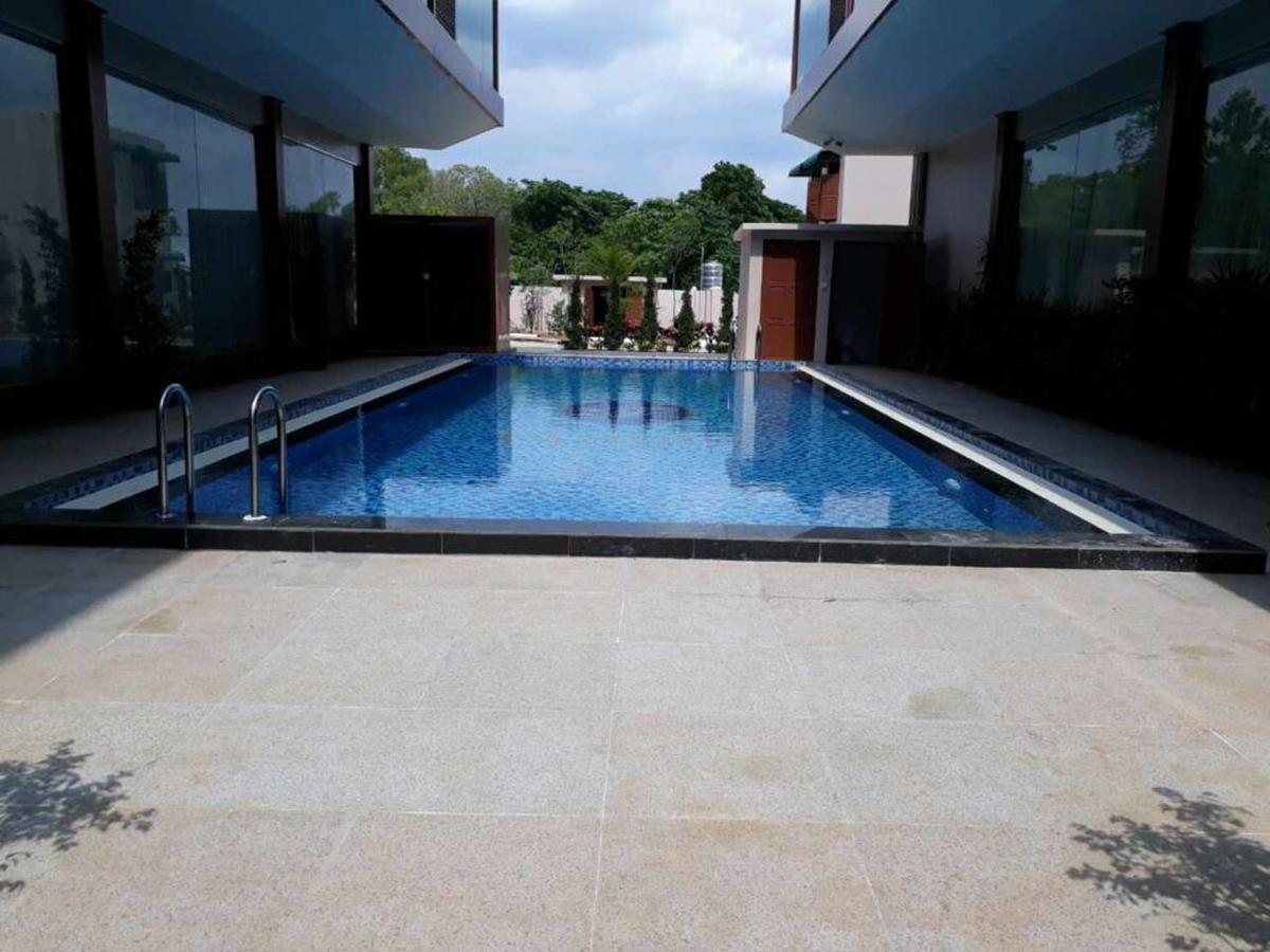 Famous Hotel Loikaw Bagian luar foto