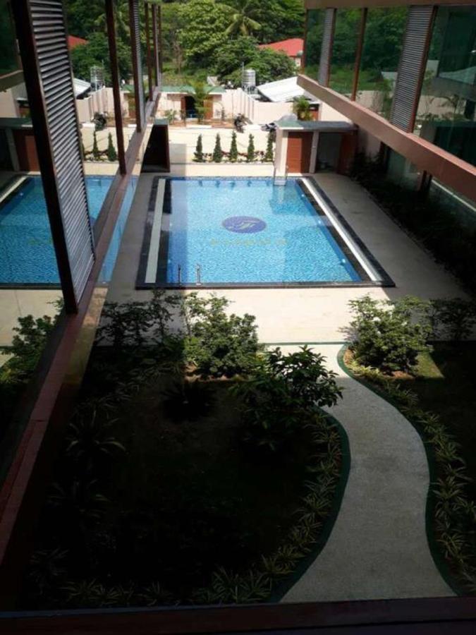 Famous Hotel Loikaw Bagian luar foto